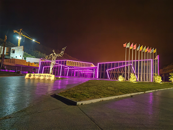 城市亮化是现代城市建设的重要组成部分，它不仅可以美化城市的夜景，还能提升城市的整体形象。随着科技的不断进步，城市亮化也得到了更多的关注和创新。本文将介绍一些关于城市亮化的创意和技术，帮助读者了解伊宁市城市亮化的重要性以及如何进行伊宁市城市亮化的规划和实施。